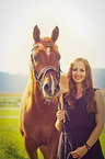 Frau und Araber