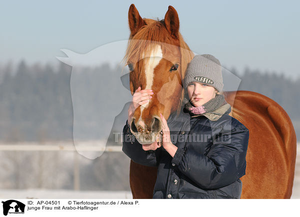 junge Frau mit Arabo-Haflinger / young woman with Arabo-Haflinger / AP-04501