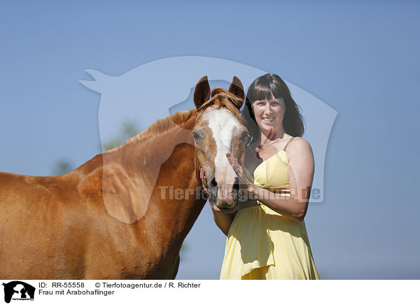Frau mit Arabohaflinger / woman with horse / RR-55558