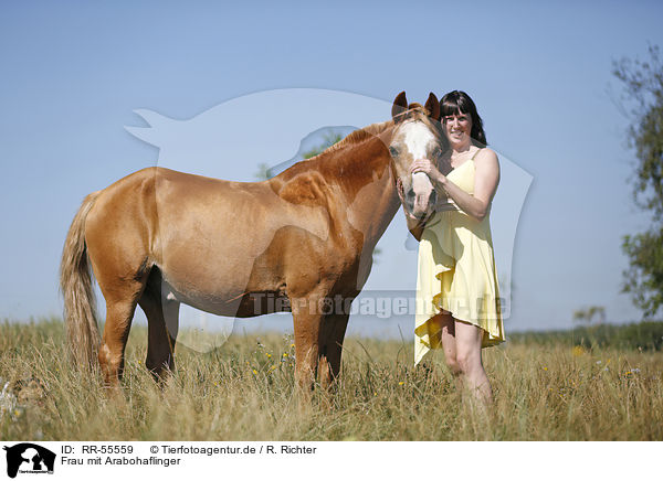 Frau mit Arabohaflinger / woman with horse / RR-55559