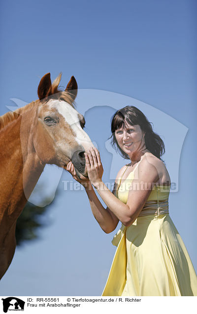 Frau mit Arabohaflinger / woman with horse / RR-55561