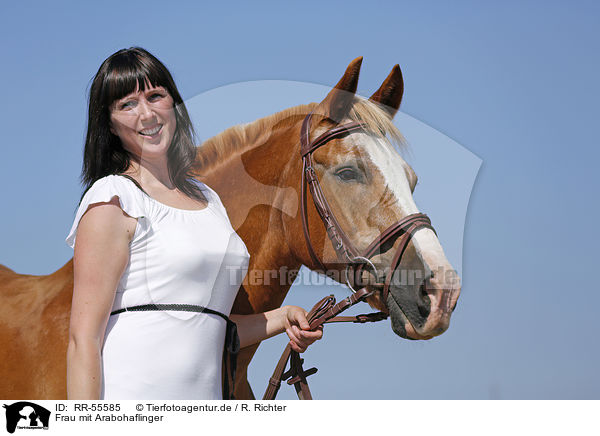 Frau mit Arabohaflinger / woman with horse / RR-55585