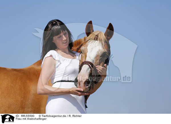Frau mit Arabohaflinger / woman with horse / RR-55590