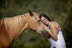 Frau mit Pony