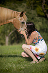 Frau mit Pony