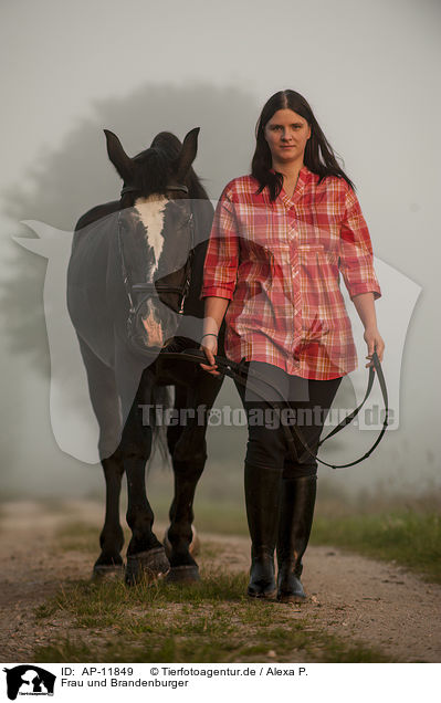 Frau und Brandenburger / AP-11849