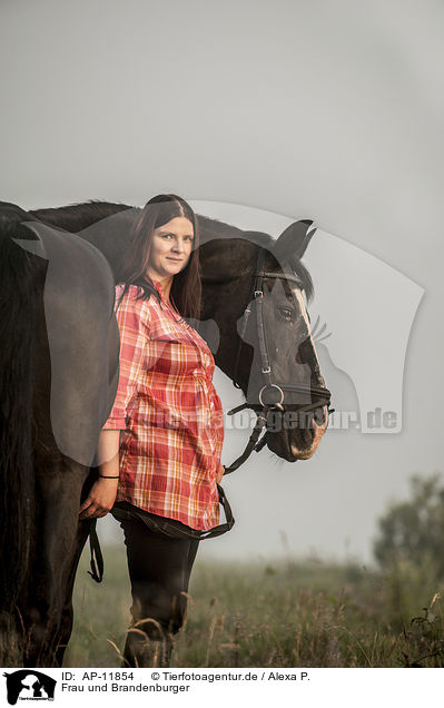 Frau und Brandenburger / AP-11854