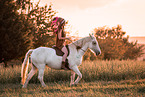 Frau und Connemara-Pony