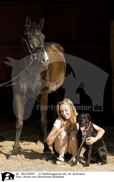 Frau, Hund und Deutsches Reitpferd / NS-02059