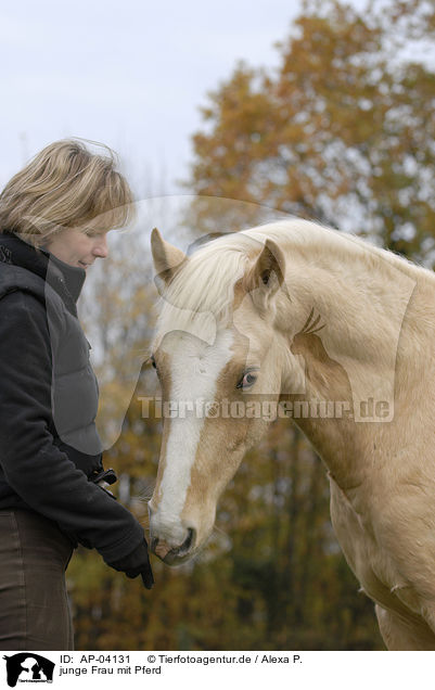 junge Frau mit Pferd / young woman with horse / AP-04131
