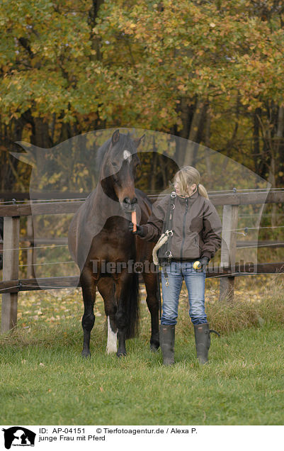 junge Frau mit Pferd / young woman with horse / AP-04151
