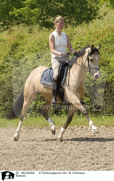 Reiterin / horsewoman / NS-02069