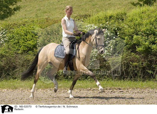 Reiterin / horsewoman / NS-02070