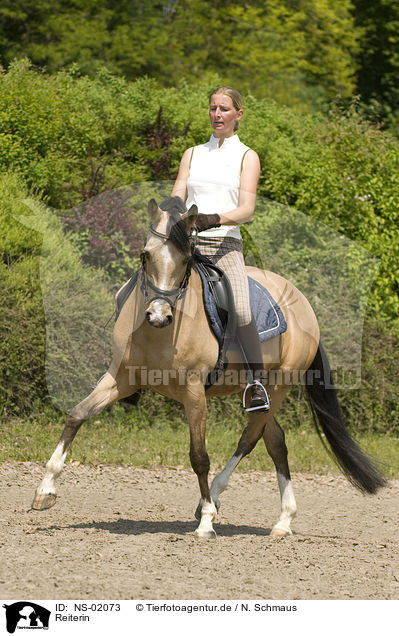 Reiterin / horsewoman / NS-02073