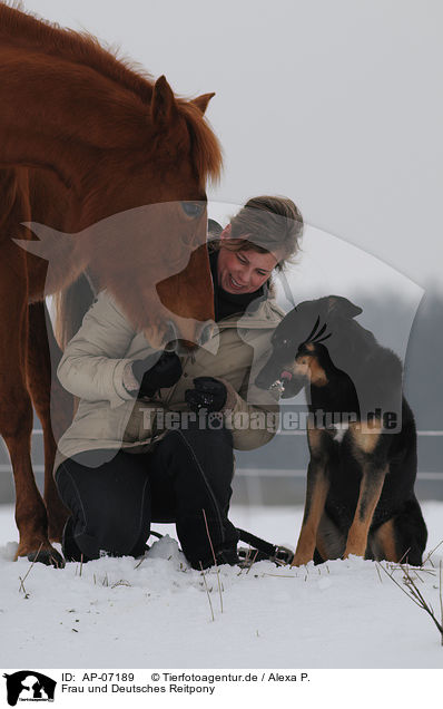 Frau und Deutsches Reitpony / woman and pony / AP-07189