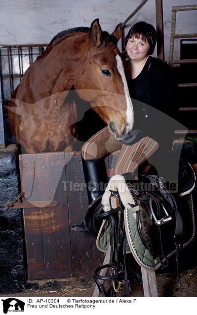 Frau und Deutsches Reitpony / woman and pony / AP-10304