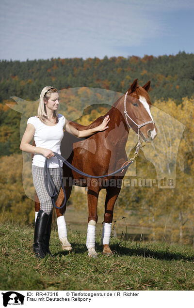 Frau mit Deutsches Reitpony / woman with pony / RR-47318