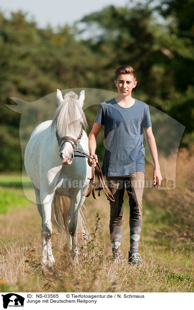 Junge mit Deutschem Reitpony / boy with pony / NS-03565