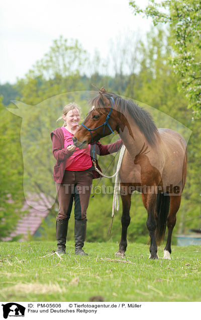 Frau und Deutsches Reitpony / woman and German Riding Pony / PM-05606