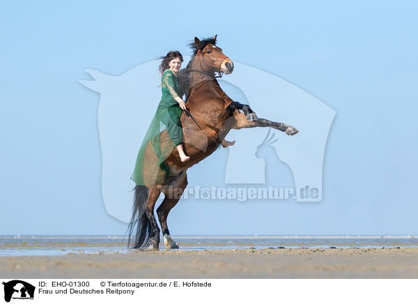 Frau und Deutsches Reitpony / woman and German Riding Pony / EHO-01300
