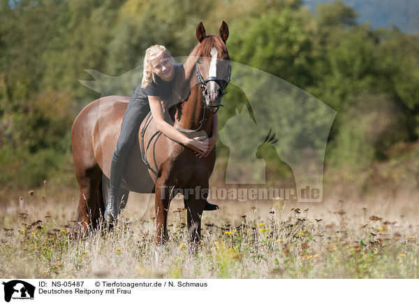 Deutsches Reitpony mit Frau / German Riding Pony with woman / NS-05487