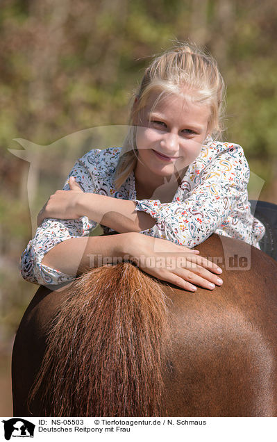 Deutsches Reitpony mit Frau / German Riding Pony with woman / NS-05503