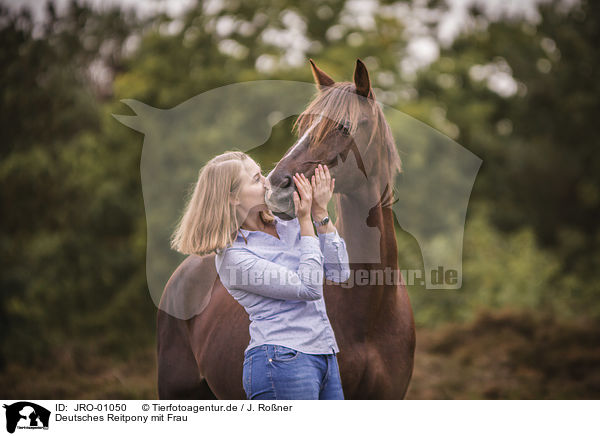 Deutsches Reitpony mit Frau / German Riding Pony with a woman / JRO-01050