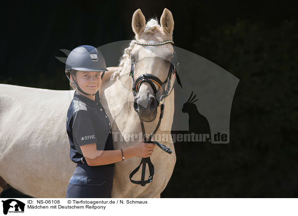 Mdchen mit Deutschem Reitpony / girl with German Riding Pony / NS-06108