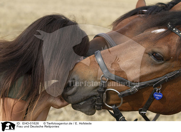 Frau und Deutsche Reitponies / woman and German Riding Ponies / EHO-01626