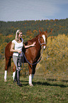 Frau mit Deutsches Reitpony