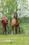 Frau und Deutsches Reitpony