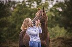 Deutsches Reitpony mit Frau