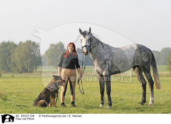 Frau mit Pferd / EH-01128