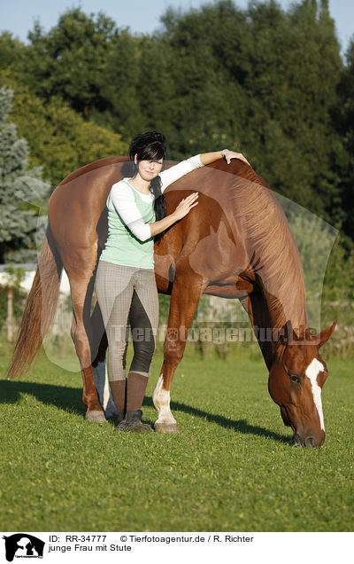 junge Frau mit Stute / young woman with mare / RR-34777