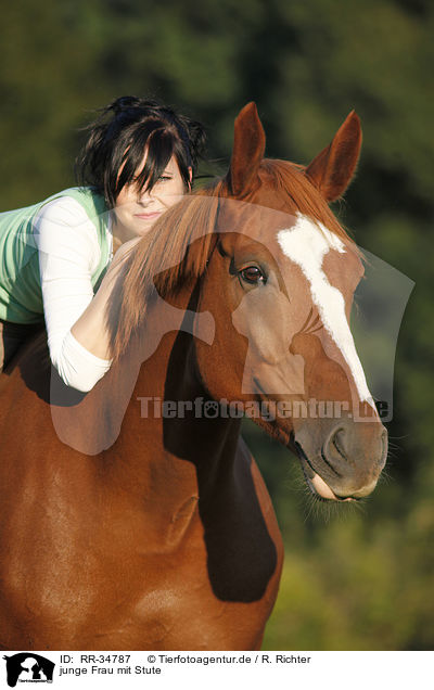 junge Frau mit Stute / young woman with mare / RR-34787