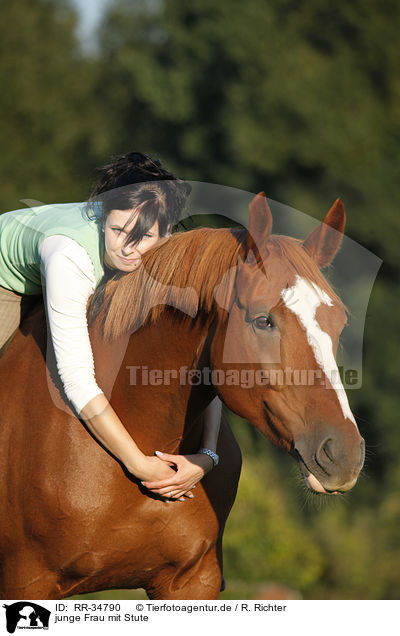 junge Frau mit Stute / young woman with mare / RR-34790