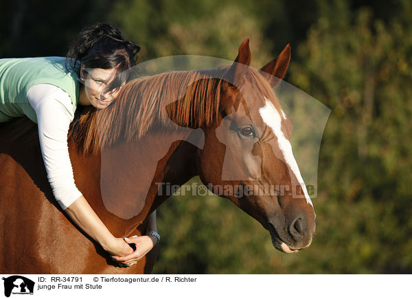 junge Frau mit Stute / young woman with mare / RR-34791