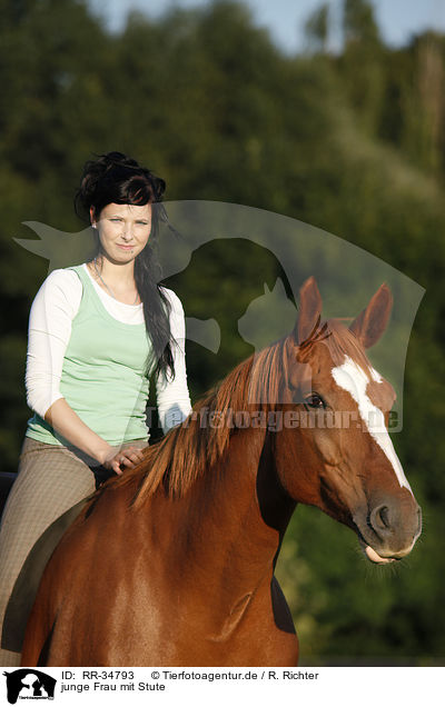 junge Frau mit Stute / young woman with mare / RR-34793