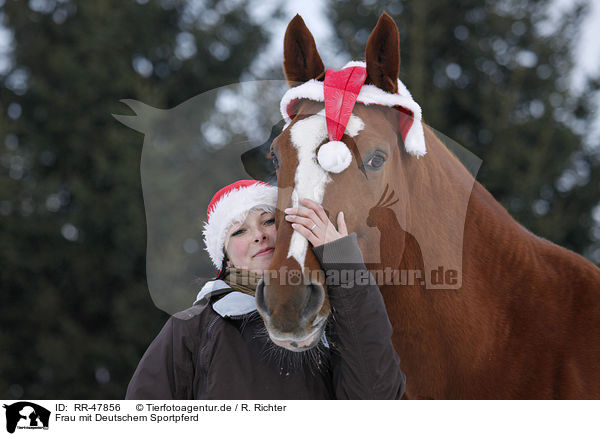 Frau mit Deutschem Sportpferd / RR-47856