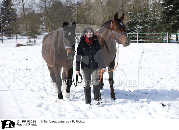 Frau mit Pferden / woman with horses / RR-50529