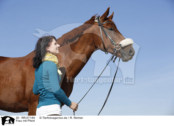 Frau mit Pferd / woman with horse / RR-57180