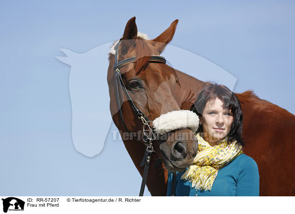 Frau mit Pferd / woman with horse / RR-57207