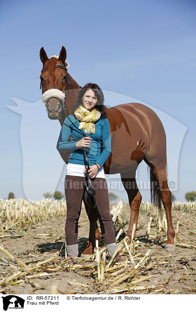 Frau mit Pferd / woman with horse / RR-57211