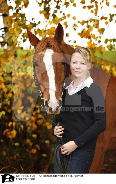 Frau mit Pferd / woman with horse / RR-57605