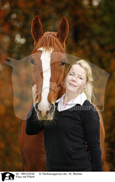 Frau mit Pferd / woman with horse / RR-57630
