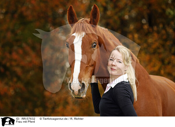 Frau mit Pferd / woman with horse / RR-57632