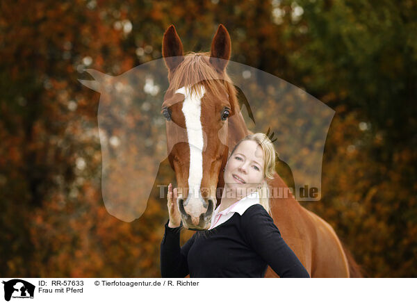 Frau mit Pferd / woman with horse / RR-57633
