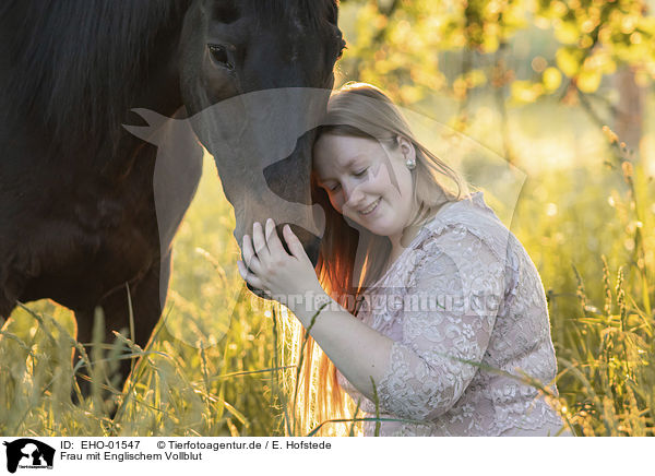 Frau mit Englischem Vollblut / EHO-01547