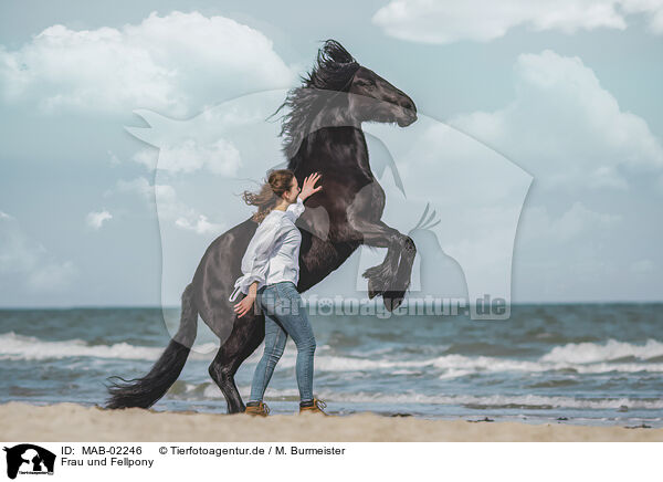 Frau und Fellpony / woman and Fellpony / MAB-02246