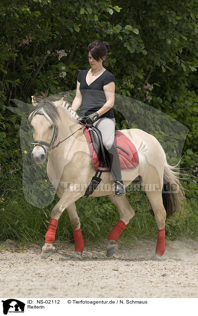Reiterin / horsewoman / NS-02112